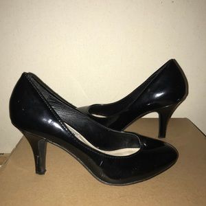 cute shiny black heels 2 1/2 inches